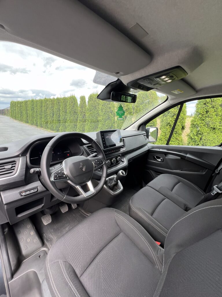 Renault Trafic – wynajem busa na wyjazdy rodzinne i firmowe