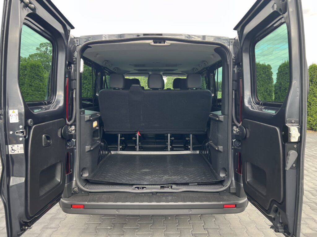 Bagażnik busa Renault Trafic – duża przestrzeń na bagaż